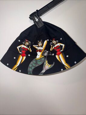 ❤️🧜‍♀️❤️ Black Bucket Hat with Vintage Pinup Sexy Mermaid Print